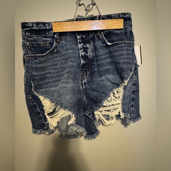 Good American Bombshell Shorts - Picture 2 of 3